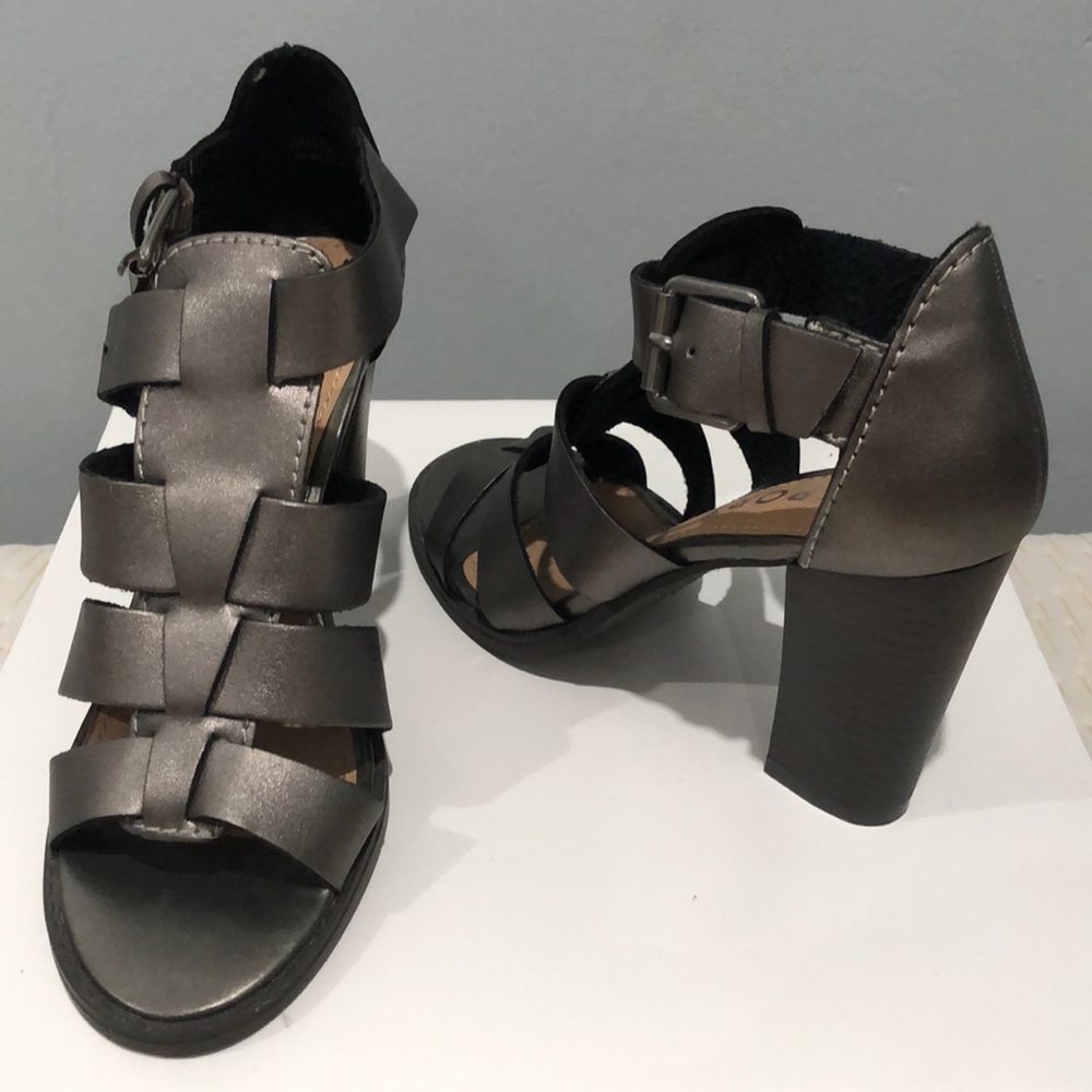 Metallic REPORT heels
